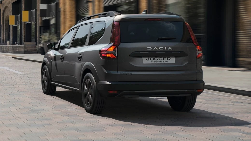 dacia-jogger-hybrid-140-rear-driving.webp