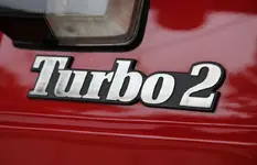 renault_5_turbo2_emblem1_85-880x568.webp