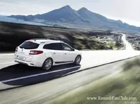 Renault-Megane_Estate_GT_Line_2011_10.webp