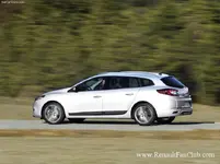 Renault-Megane_Estate_GT_Line_2011_2.webp