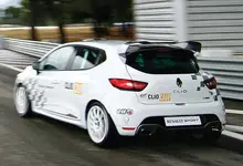 2013-Renault-Clio-RS-Cup-2.webp