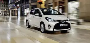 cift_renkli_toyota_yaris_geliyor_1441112211_9603.webp