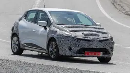 2017-renault-clio-facelift-spy-photo.webp