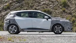 2017-renault-clio-facelift-spy-photo.webp