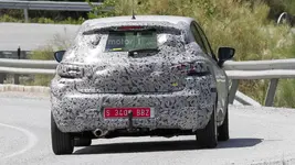 2017-renault-clio-facelift-spy-photo.webp